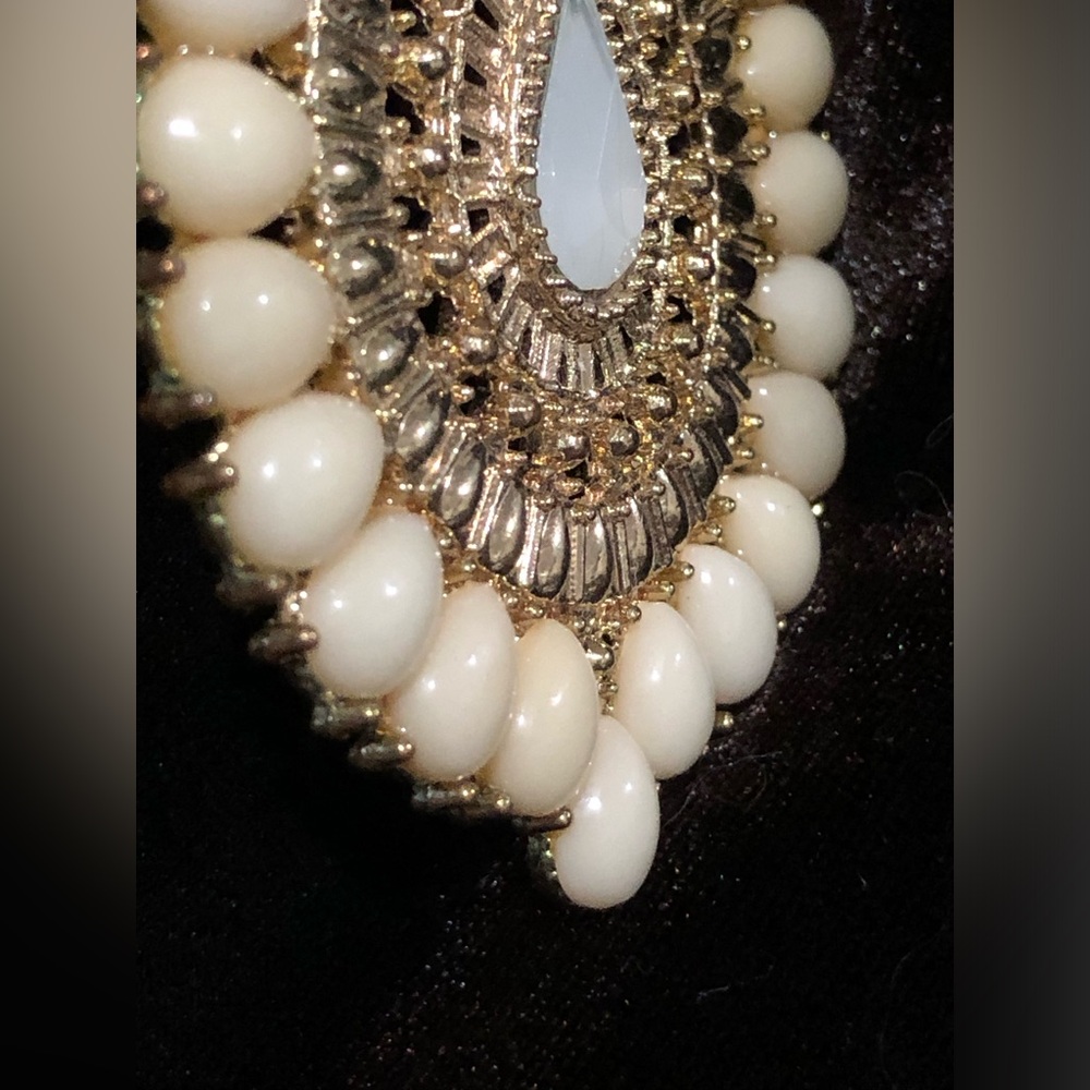 Elegant Cream and Gold Pendant